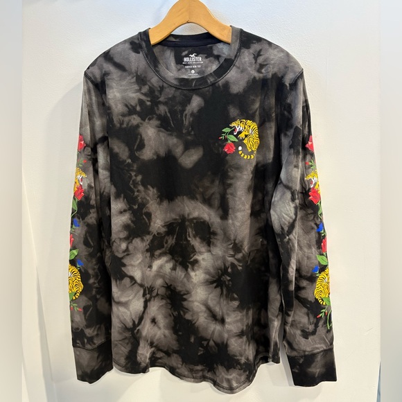 Hollister Other - Hollister Black and Gray Curved Hem Tee